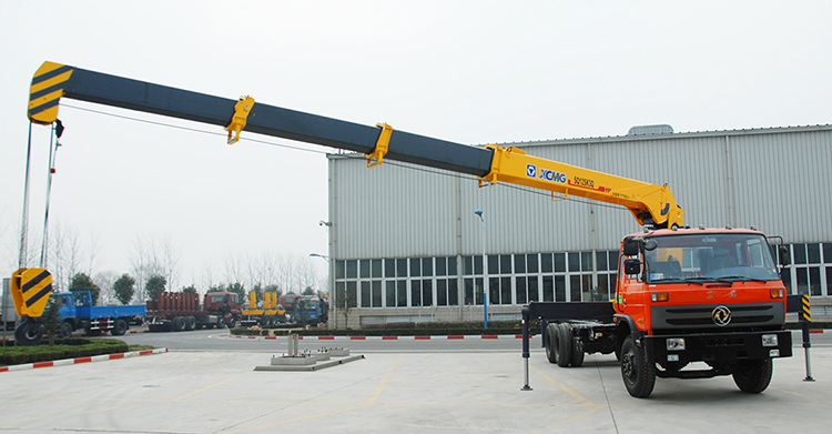 XCMG Official 12t Small Hydraulic Pickup Lift Truck Crane SQ12SK3Q with Good Price